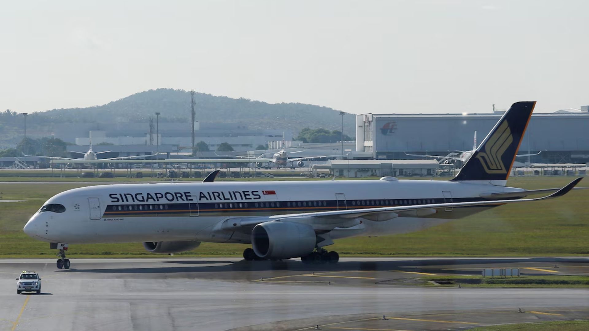 Singapore Airlines: ‘टर्ब्युलेंस’ के कारण एसआईए की उड़ान में 22 यात्रियों की रीढ़ की हड्डी और छह के सिर में लगी चोट 