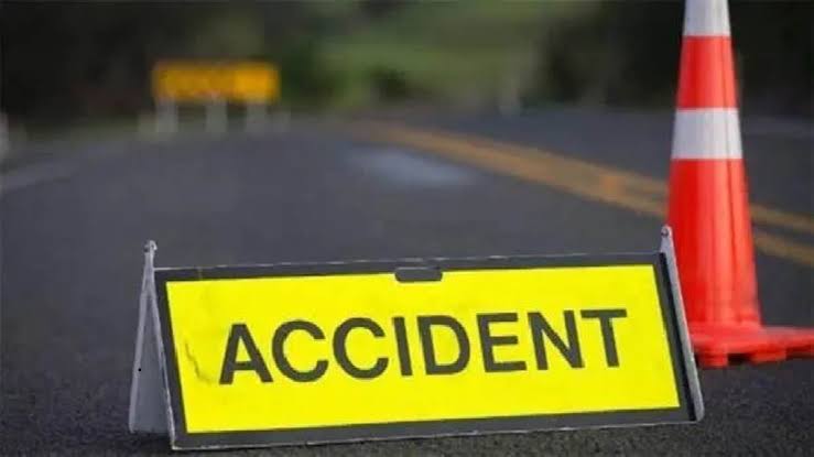 Farrukhabad Accident: बाइकों की जोरदार भिड़ंत में चाचा और भतीजा घायल, दोनों की हालत गंभीर, अस्पताल में भर्ती 