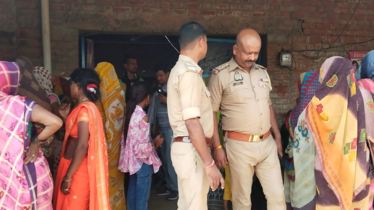 Fatehpur: शादी की पहली सालगिरह से दो दिन पहले फांसी पर लटके मिले दंपति...कमरे में टूटा मिला मोबाइल, फोन में छिपा हो सकता मौत का राज