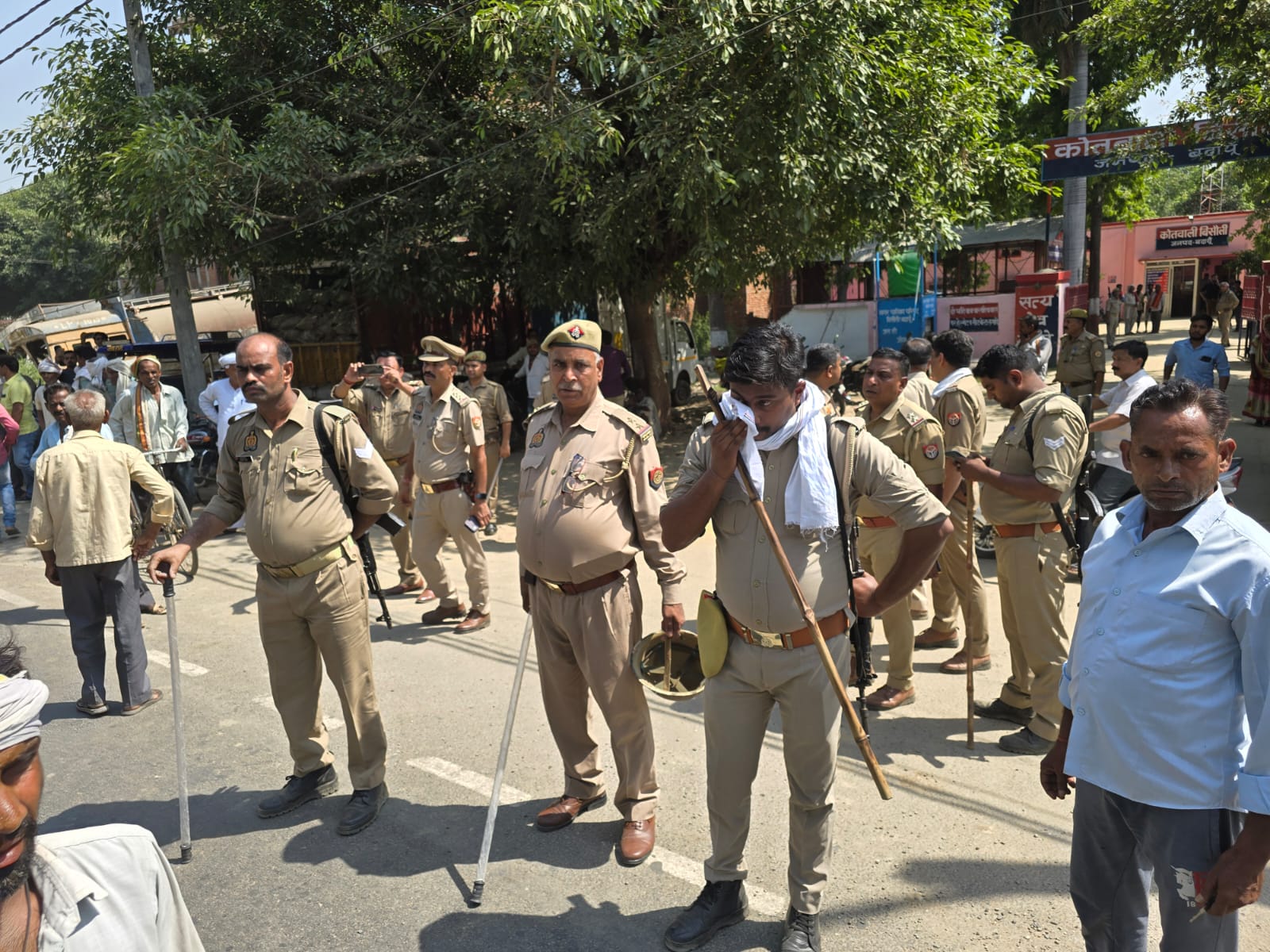 बदायूं: लूट के बाद किशोर की हत्या, परिजनों ने जाम किया राजमार्ग...24 मई को लापता हो गया था हरिओम