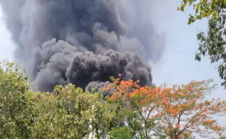 मुंबई: केमिकल फैक्ट्री में भीषण विस्फोट के बाद लगी आग, अब तक आठ लोगों की मौत...60 से ज्यादा घायल