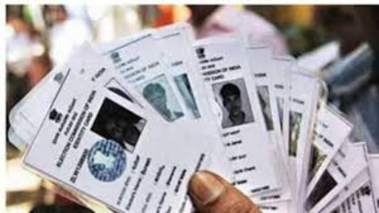 सुल्तानपुर : मतदाता पहचान पत्र में गड़बड़ी, वोट देने से होंगे वंचित