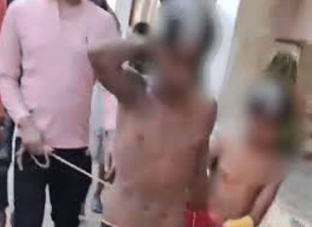  कासगंज: दो बालकों को दुकानदार ने सिर मुडवाकर गांव में घूमाया, वीडियो वायरल