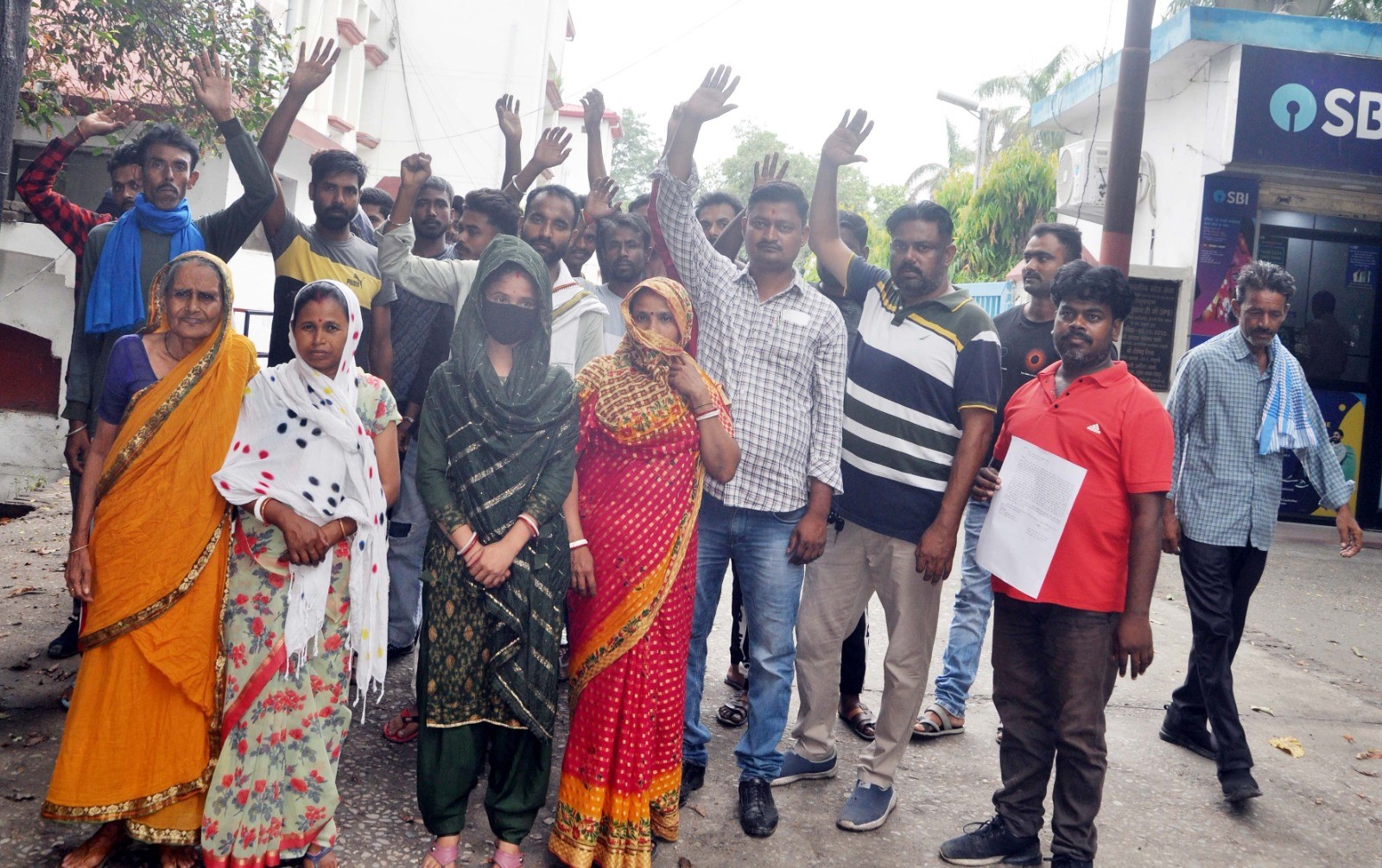 रुद्रपुर: दुष्कर्म के आरोपी की गिरफ्तारी को लेकर किया प्रदर्शन