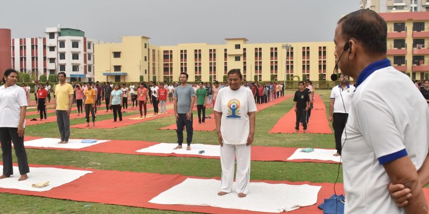 बरेली: रोहिलखंड मेडिकल काॅलेज में मनाया गया अंतरराष्ट्रीय योग दिवस