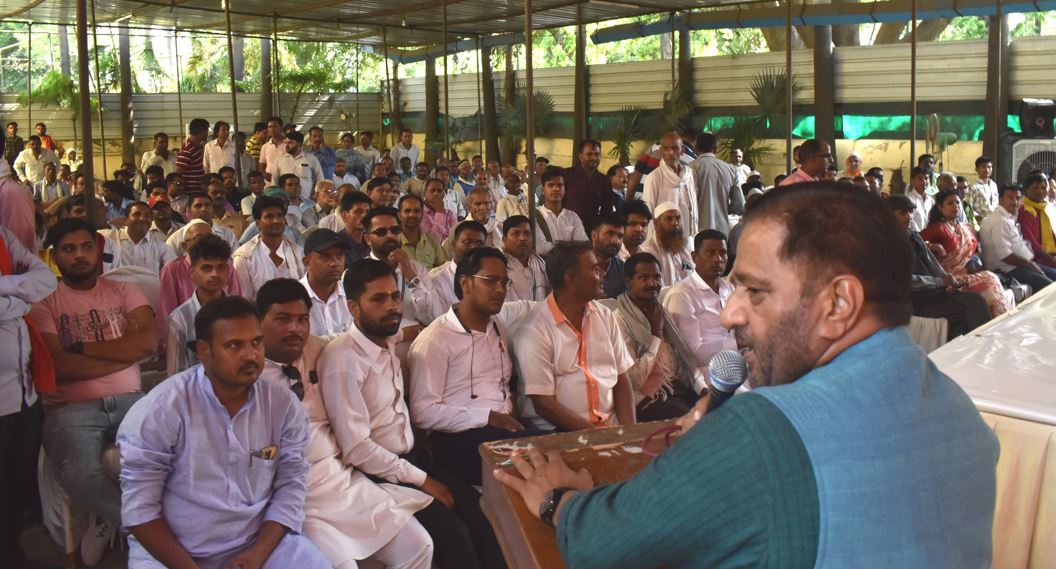 सपा नेताओं को कार्यकर्ताओं ने कठघरे में किया खड़ा, बोले- कमियां न छूटतीं तो बरेली में होती इंडिया गठबंधन की जीत