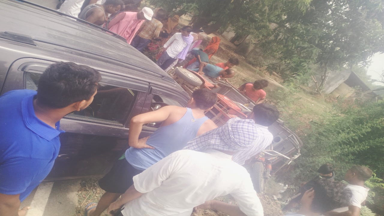 गोंडा: बैट्री रिक्शा को कार ने मारी ठोकर, चार घायल 