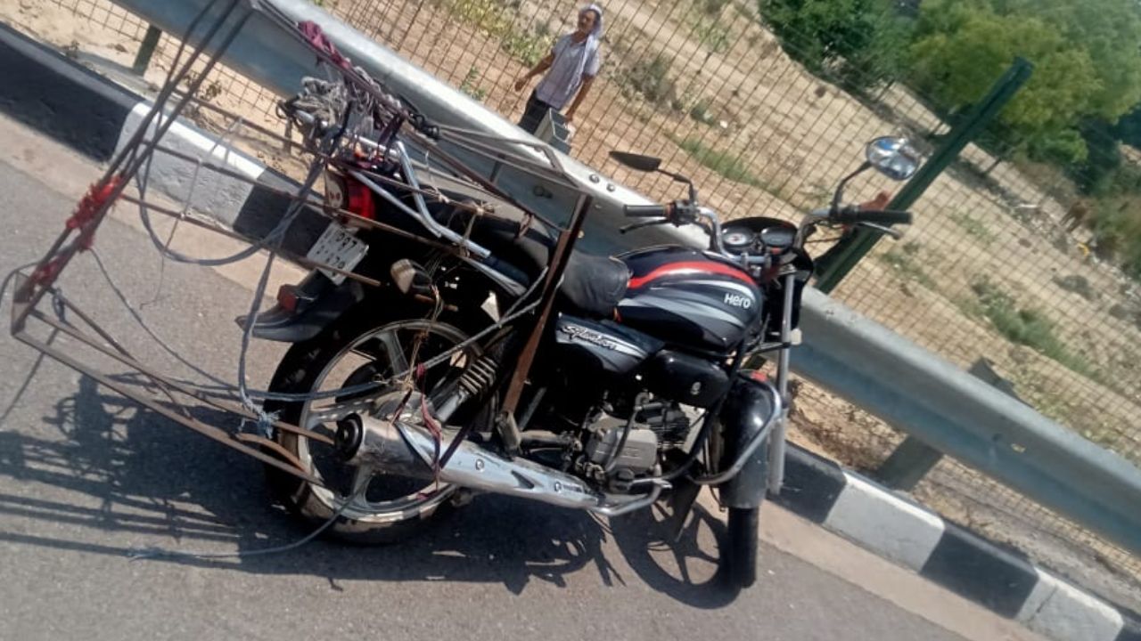 Unnao Accident: लखनऊ-आगरा एक्सप्रेस वे पर अनियंत्रित बाइक सेफ्टी गार्ड से टकराई, हादसे में युवक की मौत 