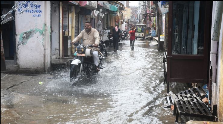 स्मार्ट सिटी : नालों में डूबे सफाई के दावे, कई मोहल्लों में जलभराव