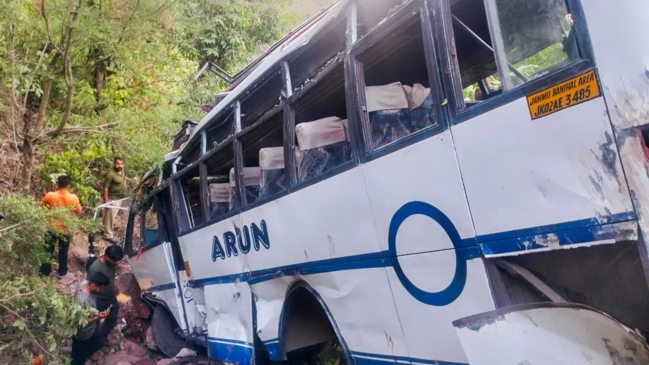 जम्मू में श्रद्धालुओं की बस पर आतंकी हमला: बलरामपुर के 2 लोगों की मौत, पांच घायल - Amrit Vichar