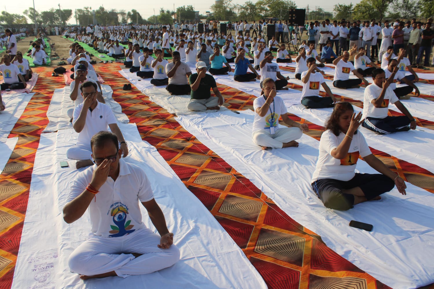 International Yoga Day 2024: करे योग, रहे निरोग, औरैया में कलक्ट्रेट के तिरंगा मैदान सहित जगह जगह किया गया योगाभ्यास