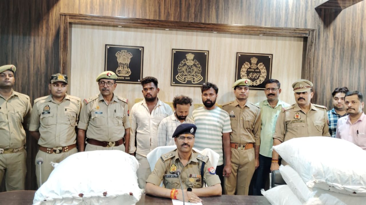 Chitrakoot: ओडिशा से लाकर बेचते थे गांजा, तीन आरोपी गिरफ्तार, नारकोटिक्स टास्क फोर्स और कोतवाली पुलिस की कार्रवाई