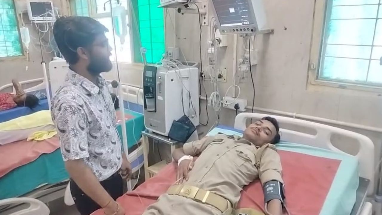 Farrukhabad News: गर्मी के चलते कलेक्ट्रेट में तैनात होमगार्ड की हालत बिगड़ी, गश खाकर गिरा, जिला अस्पताल में भर्ती 