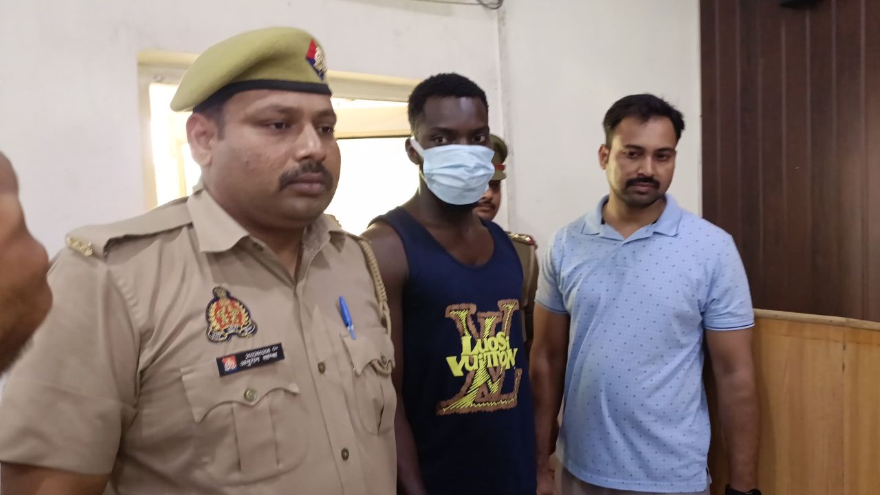 महिला से बेटे के इलाज के नाम पर ठगी...Farrukhabad पुलिस ने दिल्ली से नाइजीरिया के ठग को किया गिरफ्तार