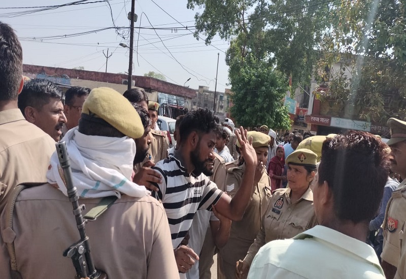 Moradabad News : युवक की गोली मारकर हत्या, मंडी गेट पर परिजनों ने जमकर किया हंगामा 