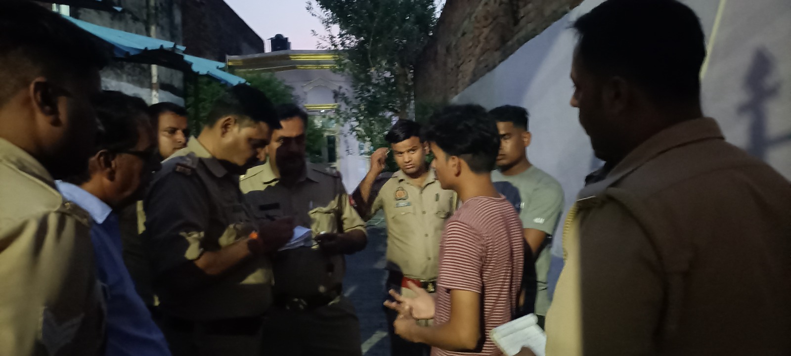 शाहजहांपुर: रुपये के लेनदेन के विवाद में सरेआम फायरिंग, पहुंची पुलिस फोर्स तो आरोपी हो गए फरार