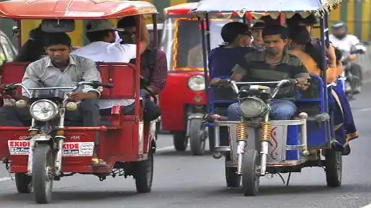 शहर में  निर्धारित किए गए हैं आठ रुट : क्यू आर कोड और रंग से तय होगा ई - रिक्शा का रूट 