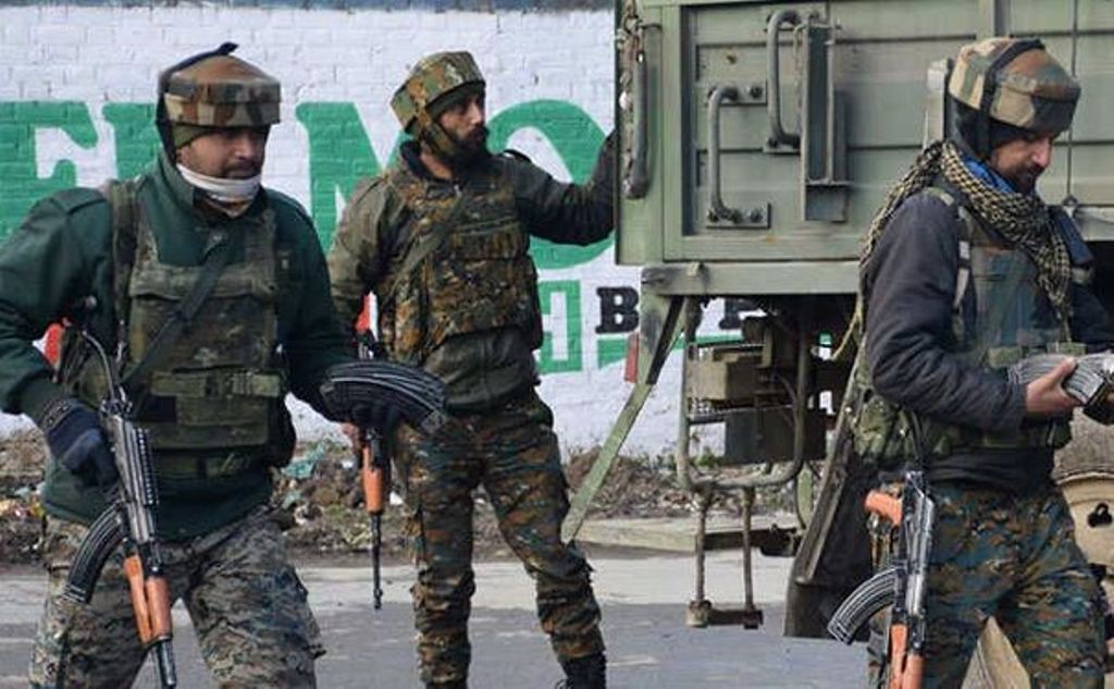 जम्मू-कश्मीर: पुलवामा में सुरक्षाबलों को मिली बड़ी कामयाबी, आतंकवादियों को सहायता देने के आरोप में एलईटी के तीन सदस्य गिरफ्तार 
