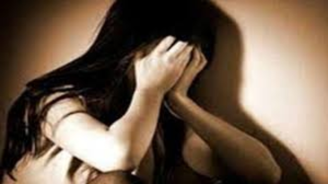 दुस्साहस : शराब के नशे में युवती से छेड़छाड़, विरोध करने पर पीटा