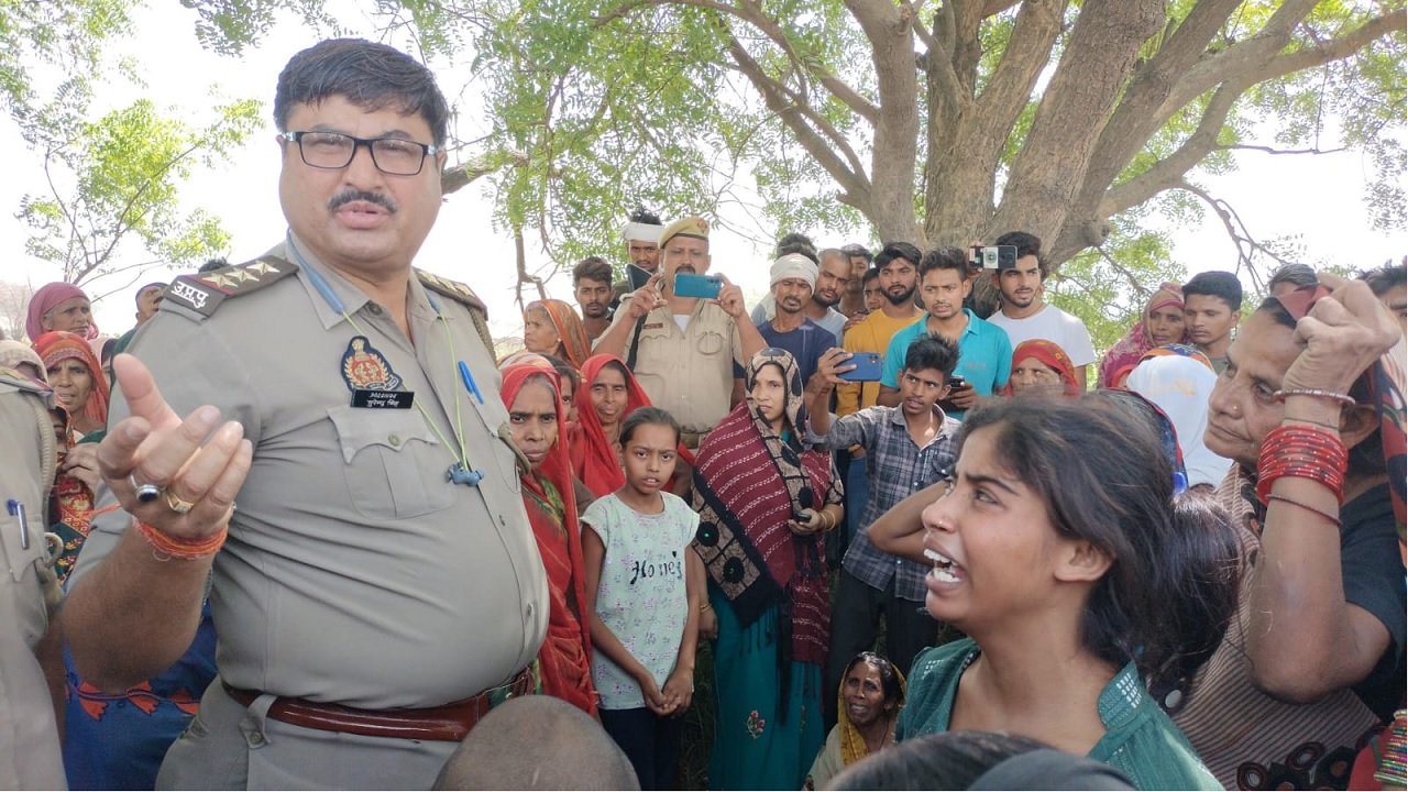 Kanpur: किशोर ने फांसी लगाकर दी जान, परिजन का आरोप- पुलिस की प्रताड़ना से परेशान होकर की खुदकुशी
