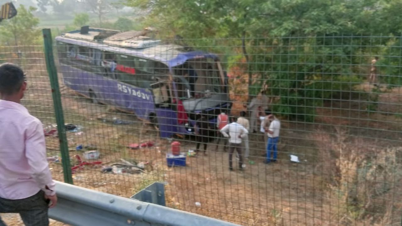 Kannauj: आगरा लखनऊ एक्सप्रेस-वे पर बस हाईवे से नीचे जा गिरी...हादसे में 25 सवारियां घायल, चालक को झपकी आने से हुआ हादसा