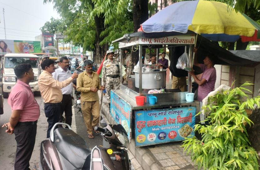 बरेली: चौकी चौराहा से लेकर जंक्शन तक नगर निगम ने चलाया अतिक्रमण हटाओ अभियान