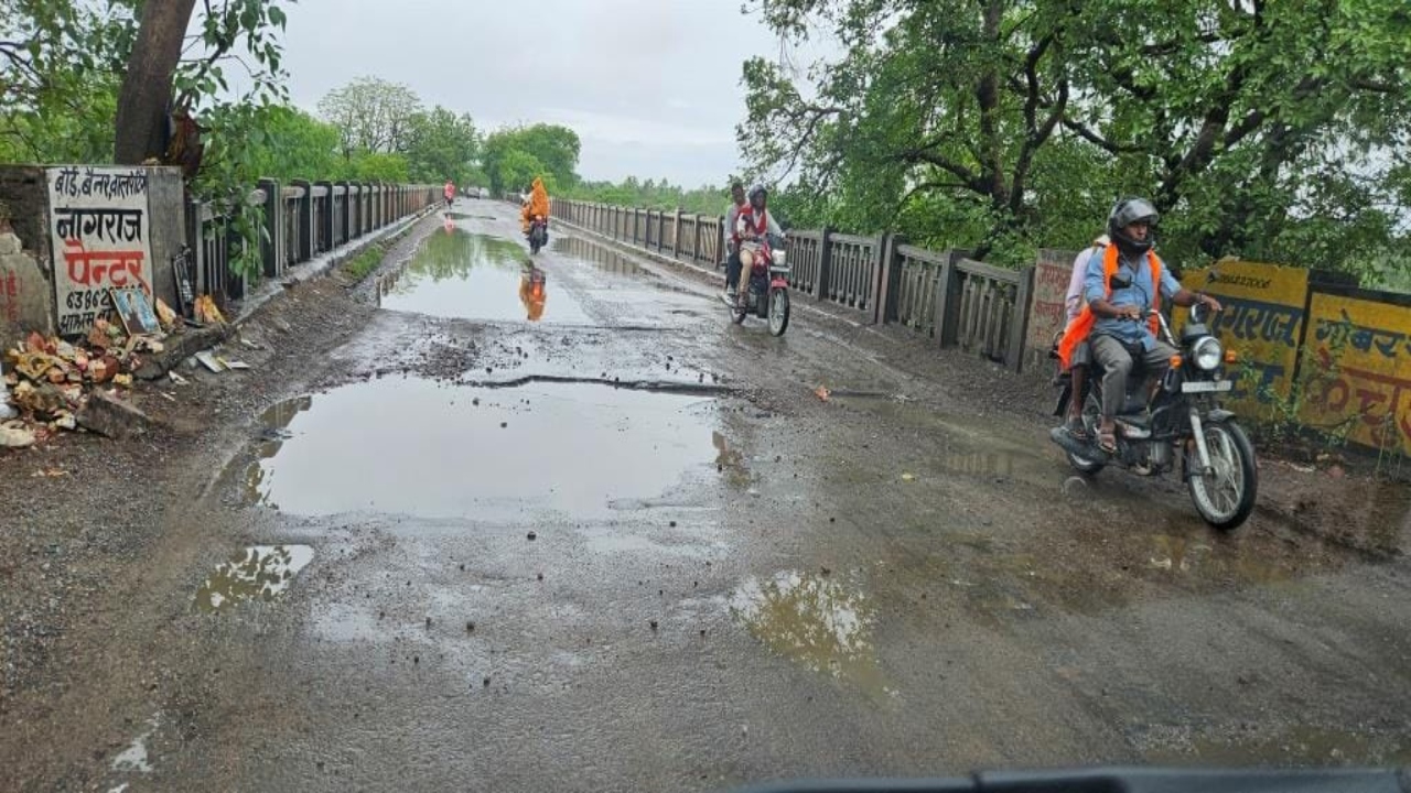 कावंड़ियों के लिए परेशानी भरा होगा सफर, सीतापुर में मुख्य मार्ग जर्जर