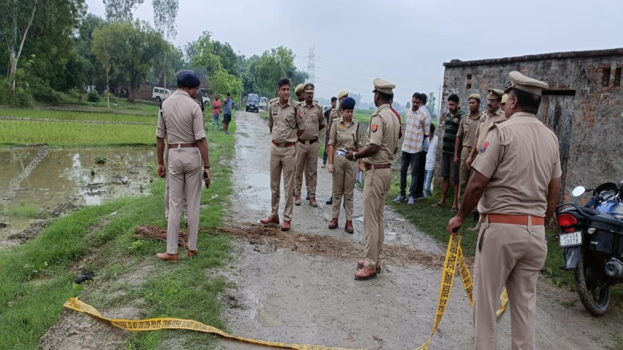 अंबेडकरनगर: खून से लथपथ मिला युवक का शव, परिजनों ने कहा- गोली मारकर की गई है हत्या