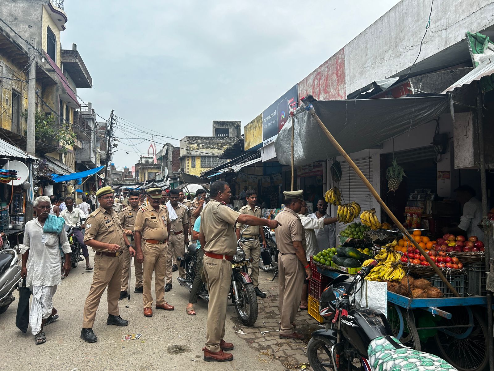 कासगंज: कांवड़ियों के लिए मुसीबत बना हुआ था अतिक्रमण, पुलिस और पालिका ने हटवाया