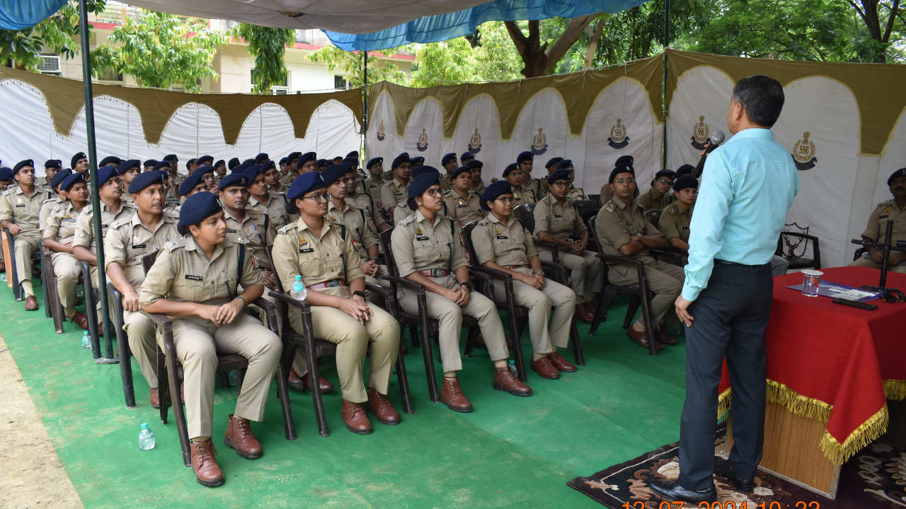 बहराइचः प्रदेश के 78 प्रशिक्षु पीपीएस ने सीमा क्षेत्र का किया भ्रमण, एसएसबी अधिकारियों से की वार्ता