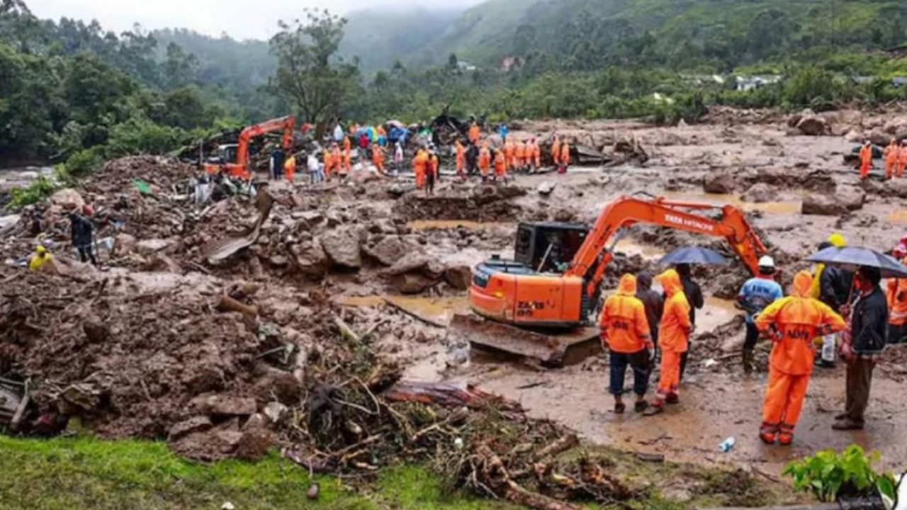 Wayanad Landslides: भीषण भूस्खलन से 31 की मौत, रेस्क्यू में जुटी IAF, सैकड़ो लोगों की फंसे होने की आशंका, पीएम ने किया मुआवजे का ऐलान