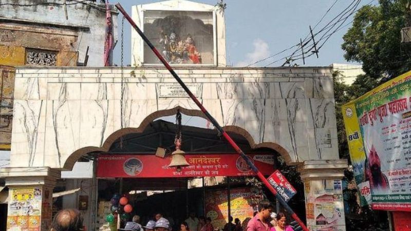 Kanpur: सीवर लाइन के ऊपर बना दिया मंदिर कॉरिडोर मार्ग...आनंदेश्वर मंदिर कॉरिडोर की सड़क बनने के बाद ही कई जगह टूटी