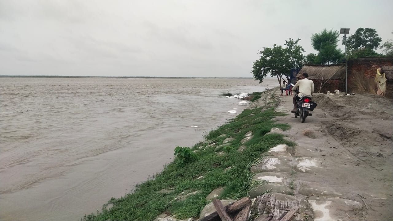 सीतापुर: बैराजों से छोड़ा गया 4 लाख 98 हजार क्यूसेक पानी,नदियों का बढ़ा जलस्तर 