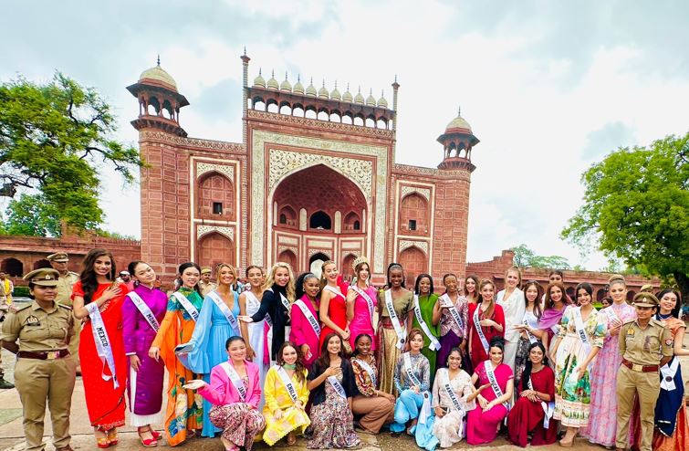 आगरा: ताज का दीदार करने पहुंचीं 28 देशों की 110 सुंदरियां, सुंदरता देखकर बोलीं- गजब की खूबसूरती...वाह ताज