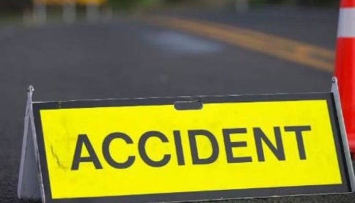 Jalaun Accident: तेज रफ्तार कार ने बाइक में मारी टक्कर...चालक की मौत व दो घायल