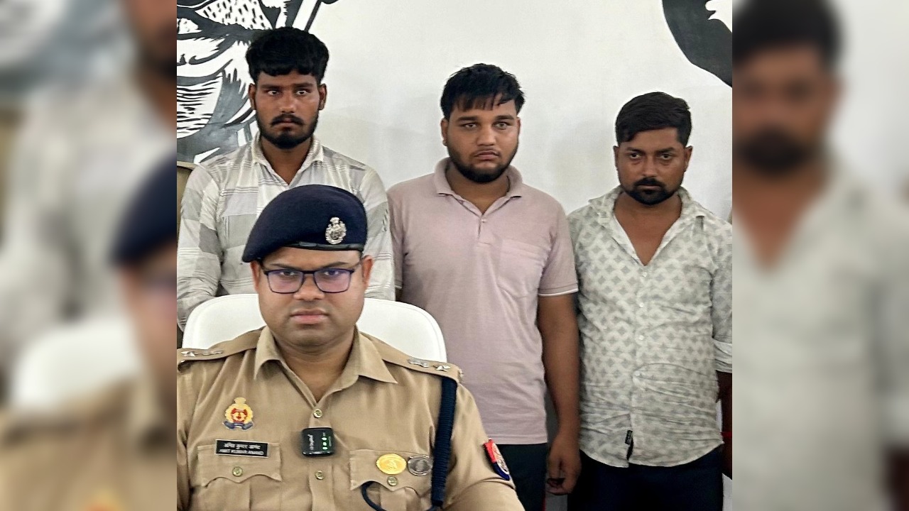 Kannauj: पुलिस को मिली कामयाबी: राह चलते वाहनों को निशाना बनाने वाले तीन लुटेरे दबोचे 