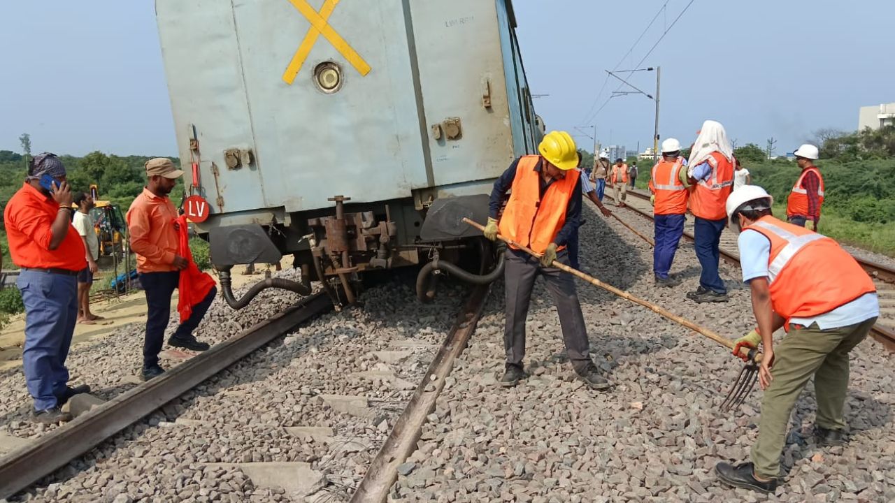 Sabarmati Express Derail 1 