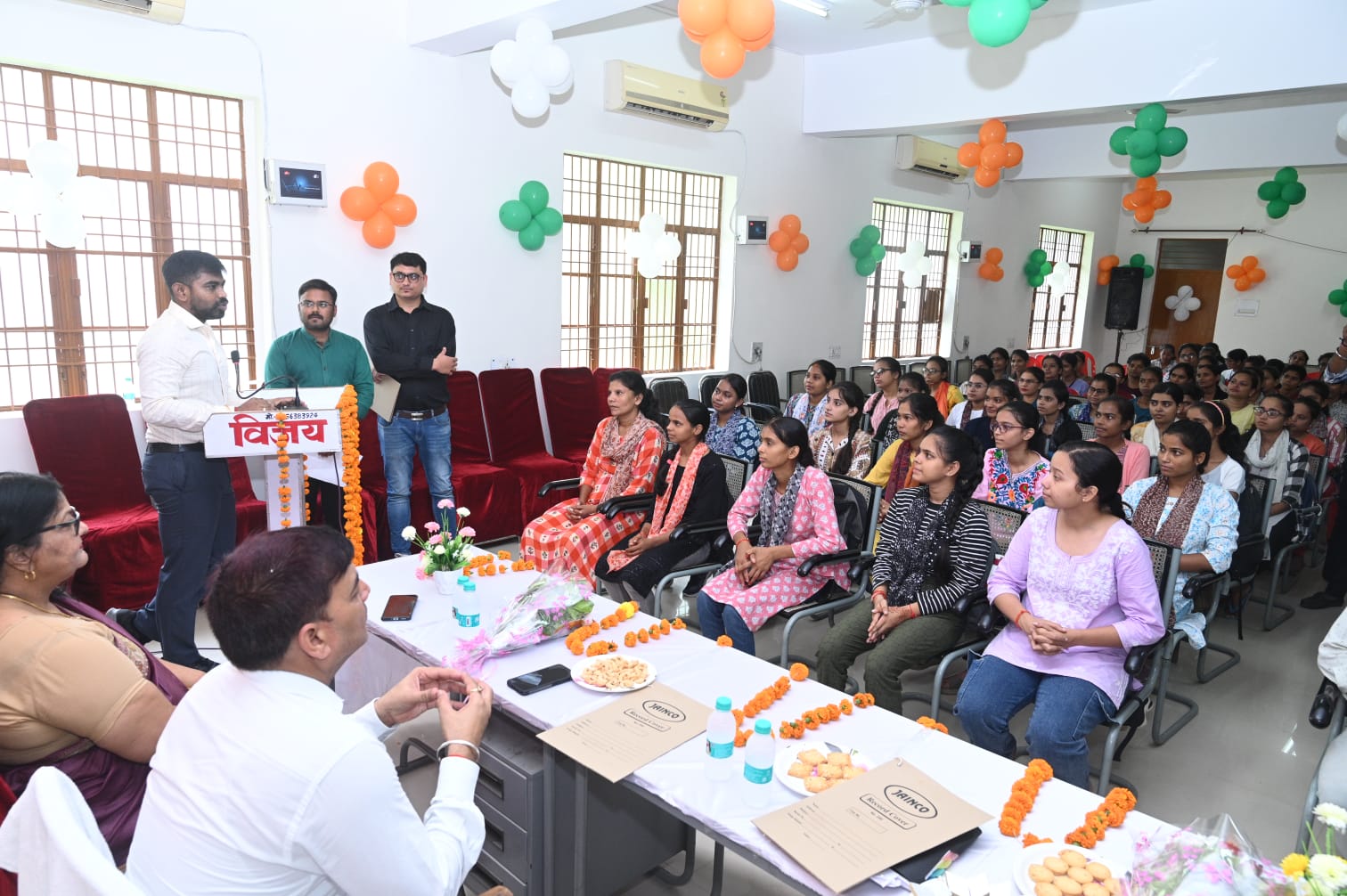 बाराबंकी: सीडीओ ने किया अभ्युदय कोचिंग सेंटर का शुभारंभ, विभागीय परीक्षा की तैयारी कर रहे इतने स्टूडेंट्स