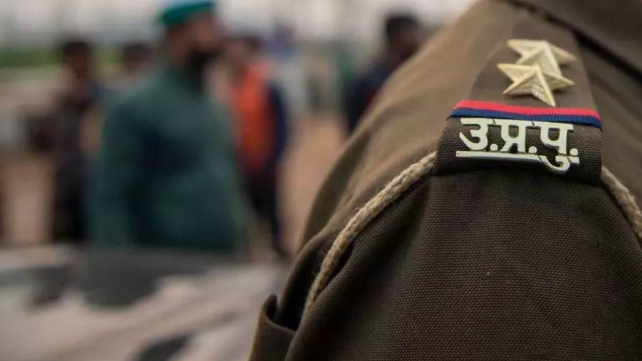 Kanpur: 4 लाख रुपये के जेवर से भरा पर्स गिरा; पुलिस ने ढूंढा, महिला बोली- भाइयों से रक्षाबंधन का तोहफा मिला