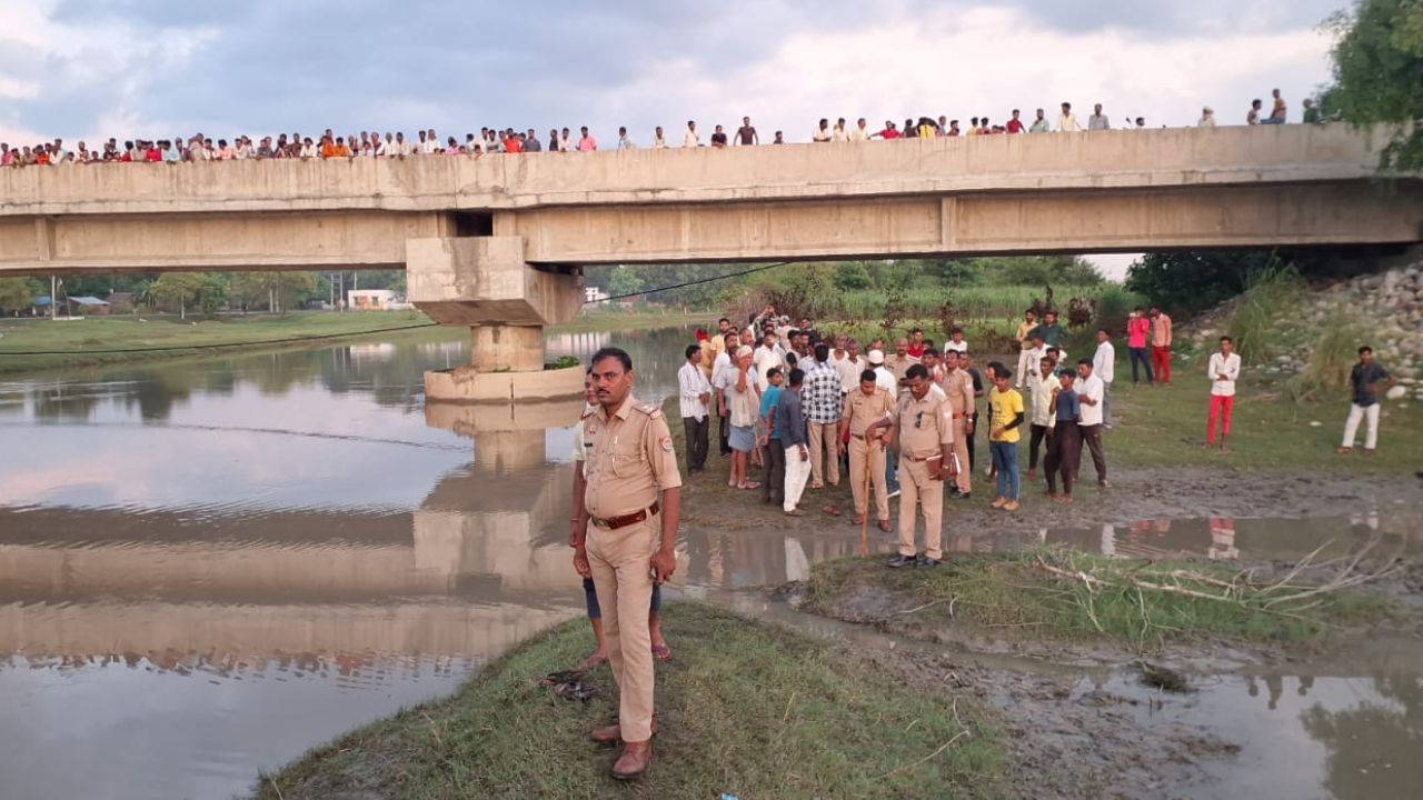 लखीमपुर खीरी: किशोर को नाले में खींच ले गया मगरमच्छ; गोताखोर कर रहे तलाश, इलाके में फैली सनसनी