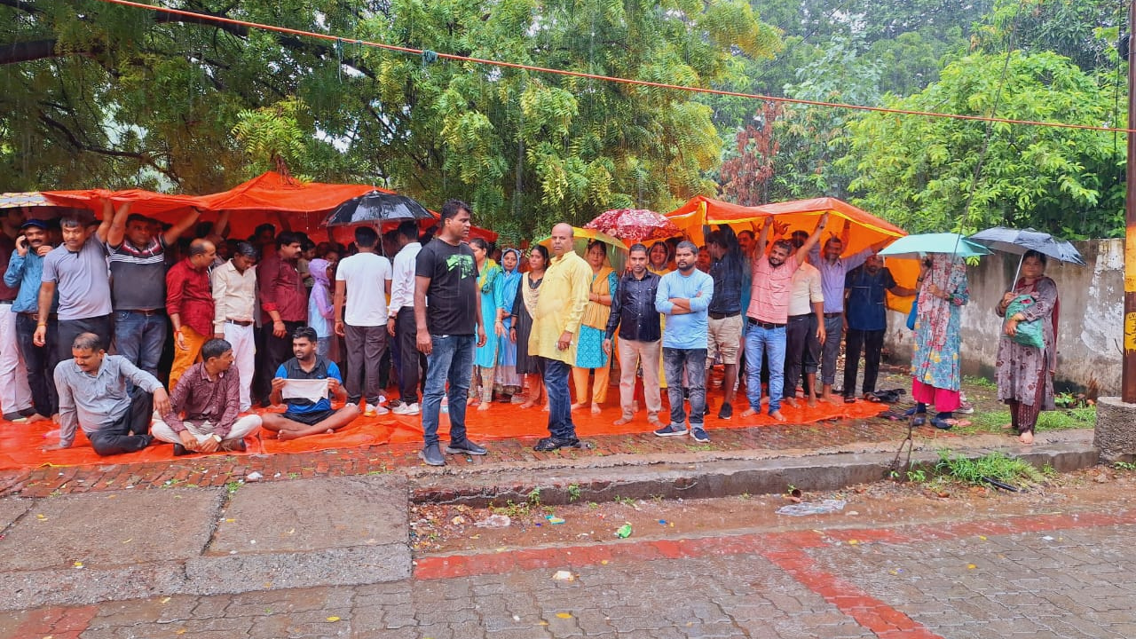 लखनऊ: अनुदेशकों का संघर्ष लाया रंग, प्रमुख सचिव से वार्ता के बाद लिखित आदेश हुआ जारी