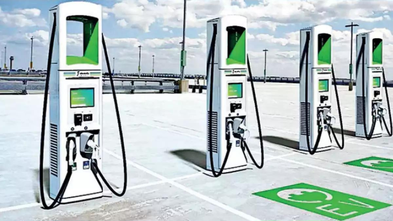 EV Charging Point: लखनऊ समेत चार शहरों में खुलेंगे चार्जिंग प्वाइंट स्टेशन, स्विच मोबिलिटी से हुआ समझौता