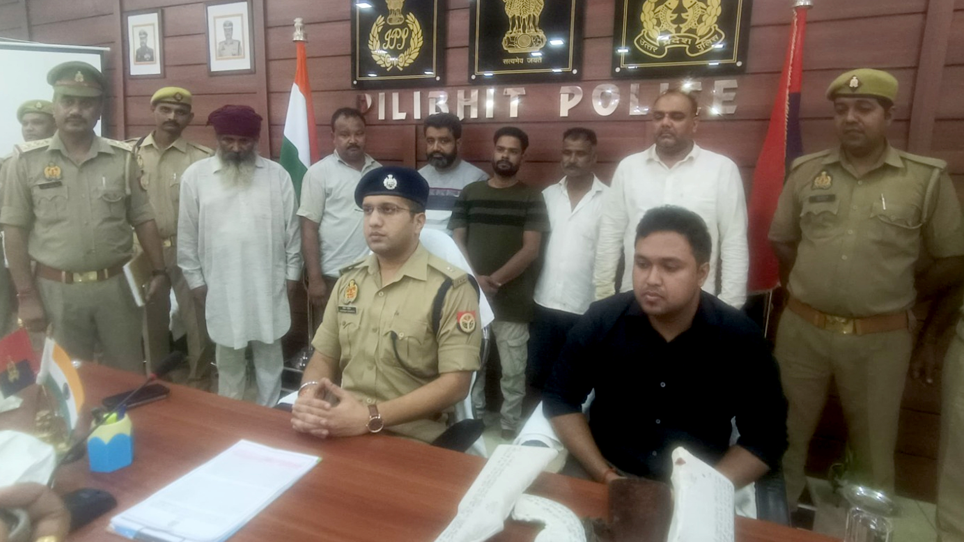 पीलीभीत: पुलिस का हेड कॉन्स्टेबल भी निकला शिकारी...हिरन के सींग समेत वनकर्मी से लूटी बंदूक बरामद, मुठभेड़ में छह गिरफ्तार