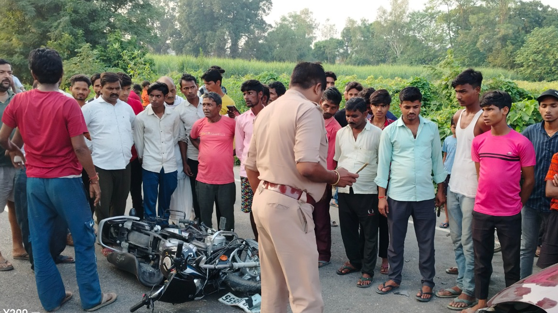 लखीमपुर खीरी : कार की टक्कर से बाइक सवार दंपती घायल, हालत गंभीर