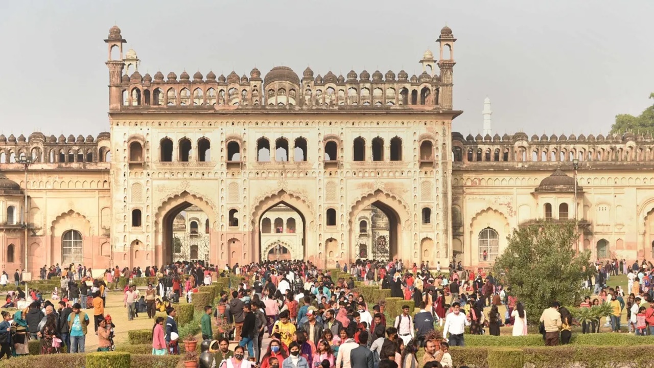 इमामबाड़ा से अश्लील वीडियो वायरल होने पर भड़के शिया मुसलमान, अली जैदी ने सीएम योगी से की यह अपील  