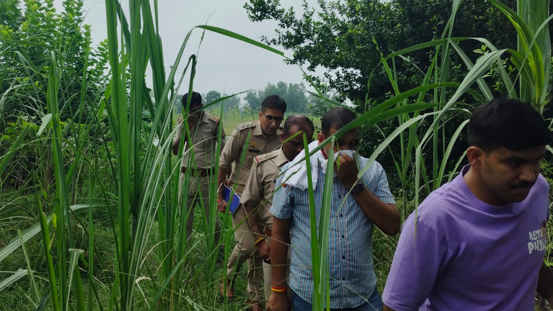 पीलीभीत: लापता ग्रामीण का गन्ने के खेत में मिला शव, परिजनों लगाया हत्या का आरोप