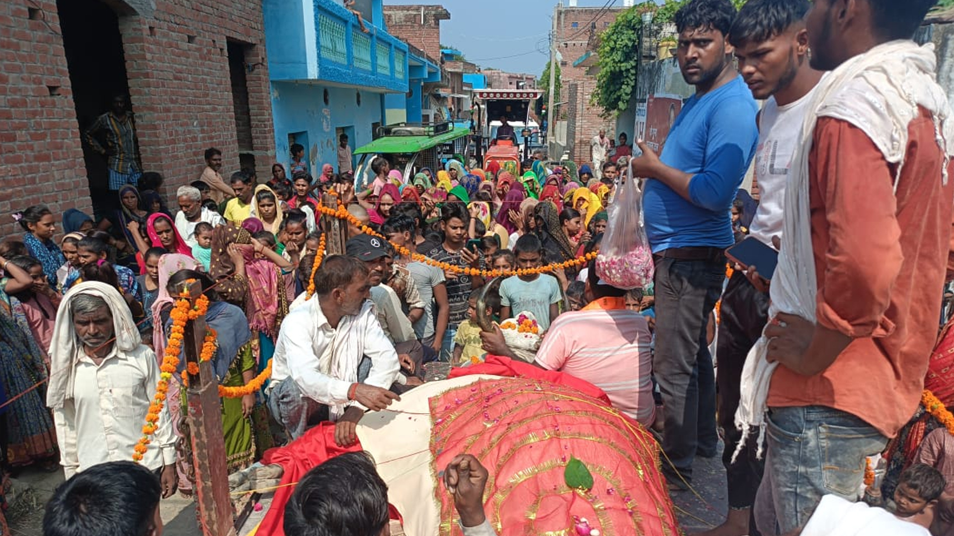 कासगंज: गाय के लिए इतना प्यार...मौत पर रोया पूरा गांव, निकाली शव यात्रा