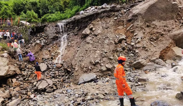 रुद्रप्रयाग: बारिश के चलते केदारनाथ यात्रा पर ब्रेक, भूस्खलन का बड़ा खतरा, प्रशासन अलर्ट