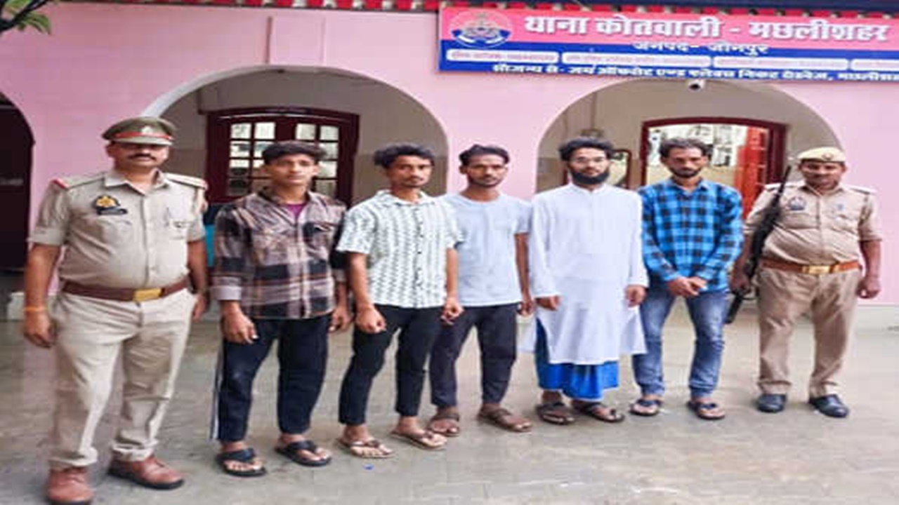 Jaunpur News: वारावफ़ात के जूलूस में फिलिस्तीन जिन्दाबाद के नारे लगाने वाले पांच गिरफ्तार