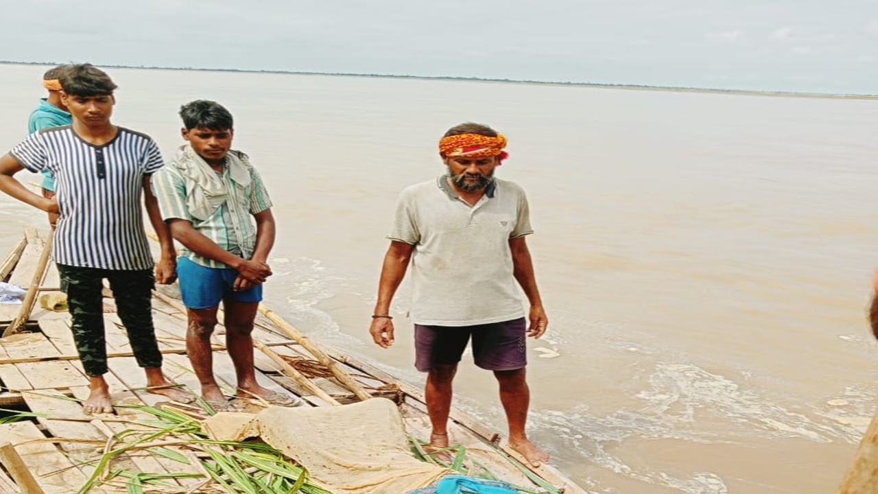 बहराइच: घटनास्थल से 2 किलोमीटर दूर बरामद हुई एक किशोरी की लाश, एक लापता